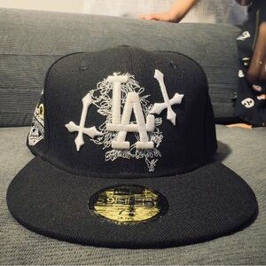 New Era Black and White LA Cap size 7 3/8